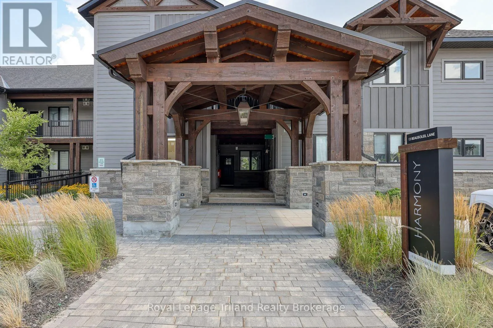 201 - 13 BEAUSOLEIL LANE, #201
