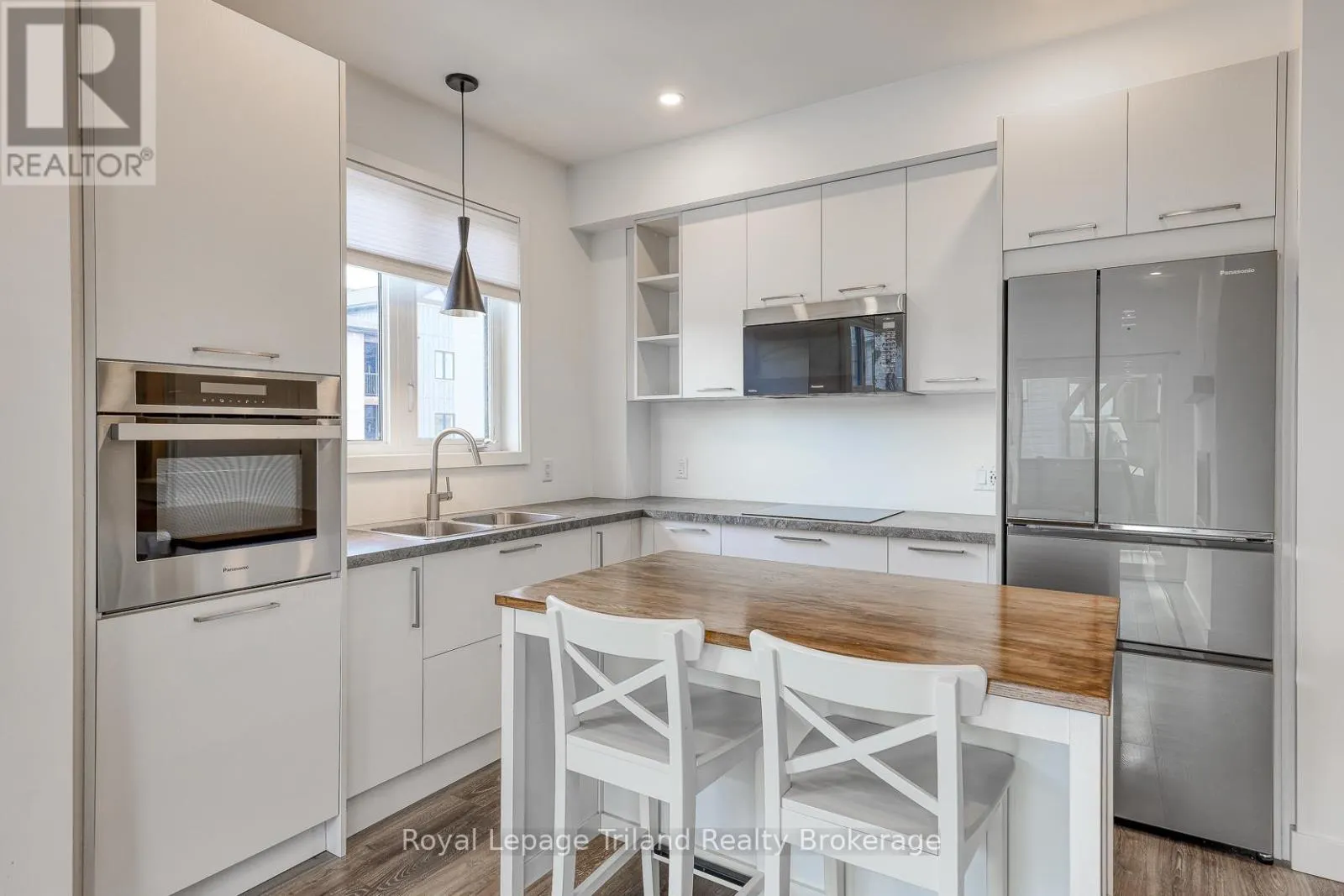 201 - 13 BEAUSOLEIL LANE, #201