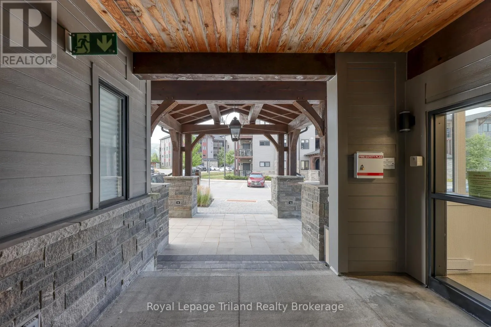 201 - 13 BEAUSOLEIL LANE, #201