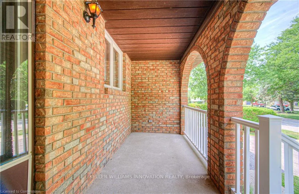 641 BLACK OAK CRESCENT