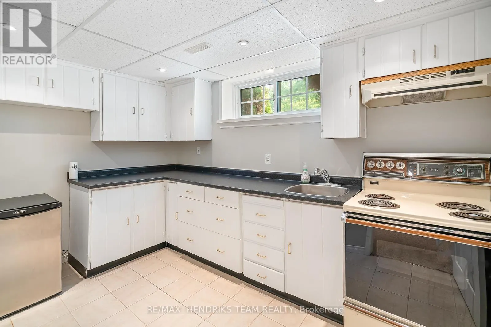 55 LEASIDE DRIVE