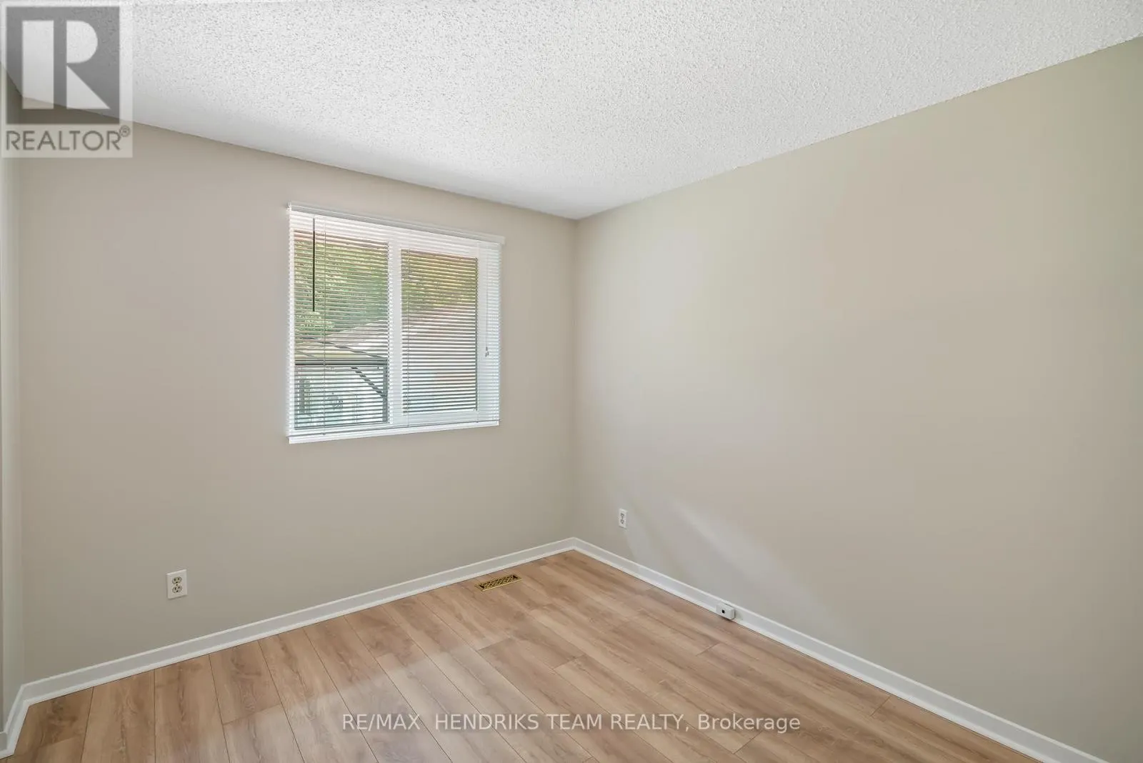 55 LEASIDE DRIVE