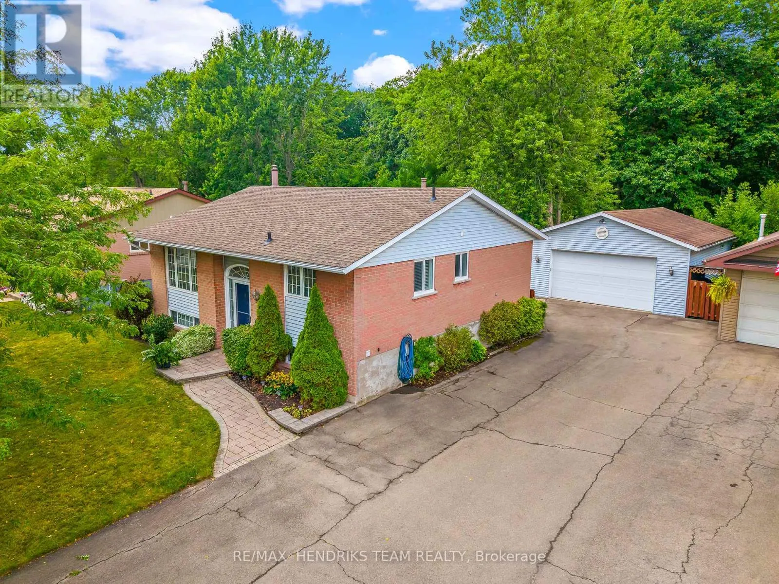 55 LEASIDE DRIVE