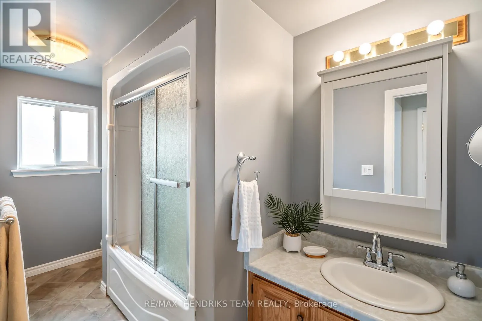 55 LEASIDE DRIVE