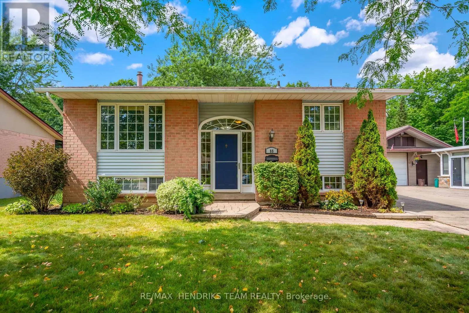 55 LEASIDE DRIVE