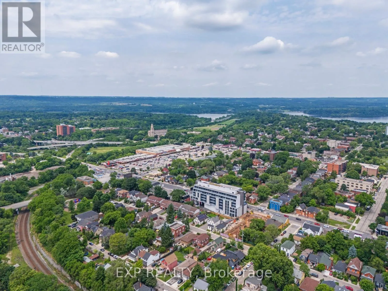 514 - 415 MAIN STREET W
