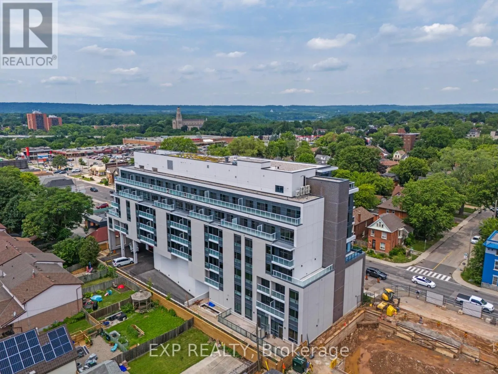 514 - 415 MAIN STREET W