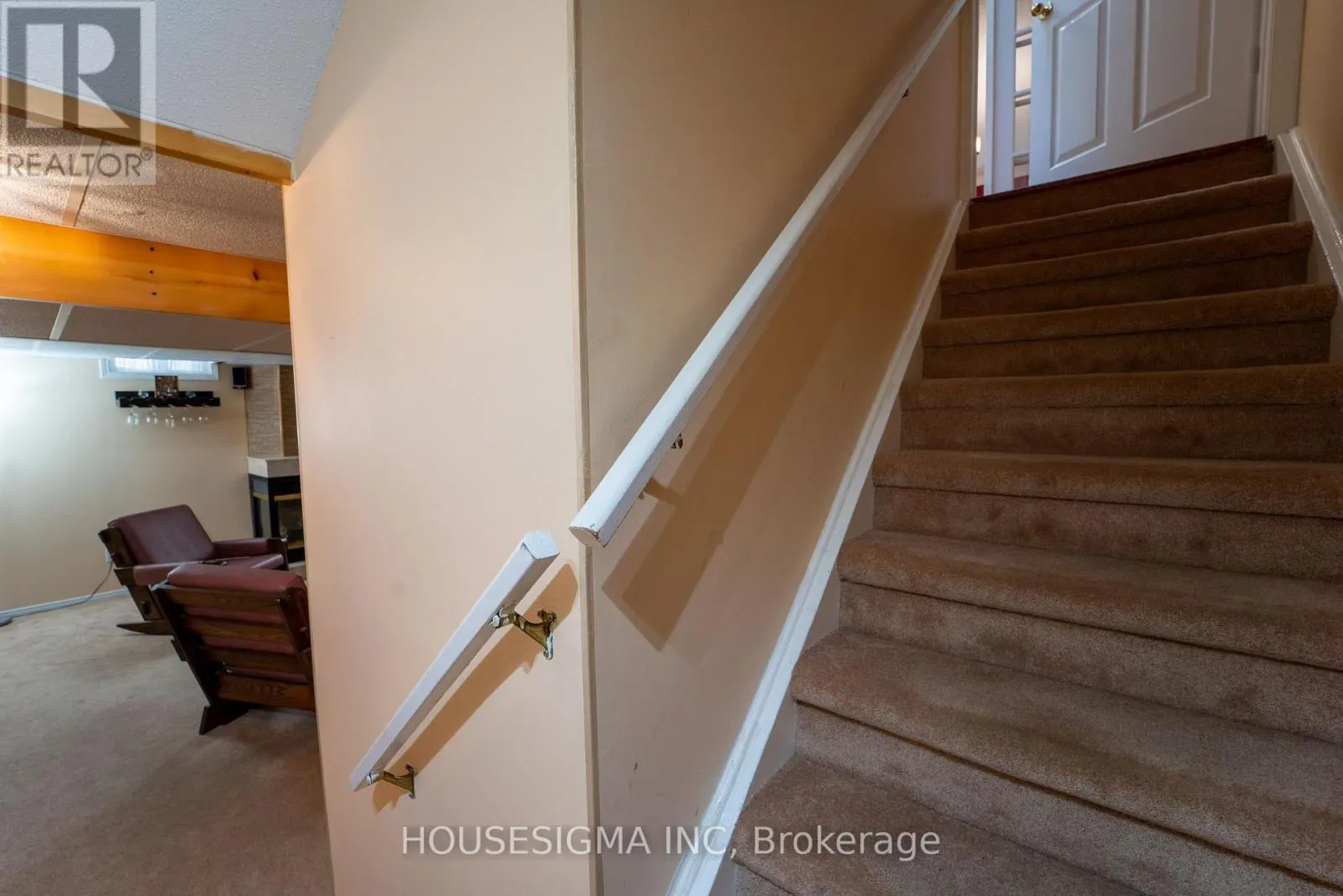 566 FALWYN CRESCENT