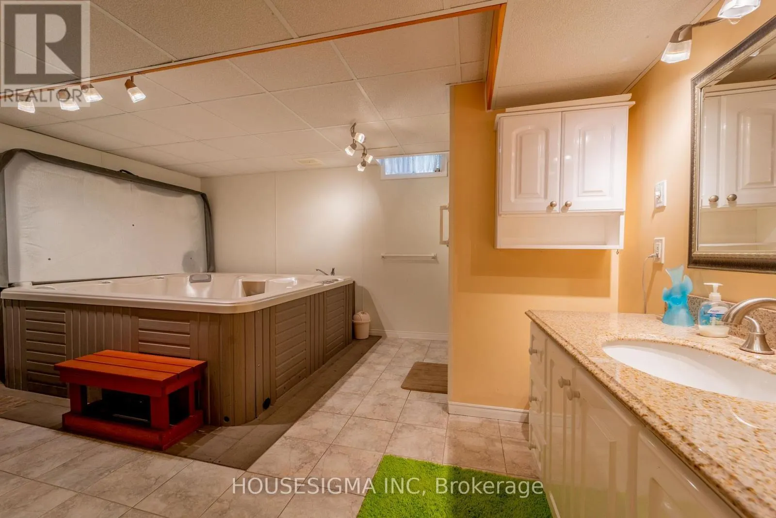 566 FALWYN CRESCENT