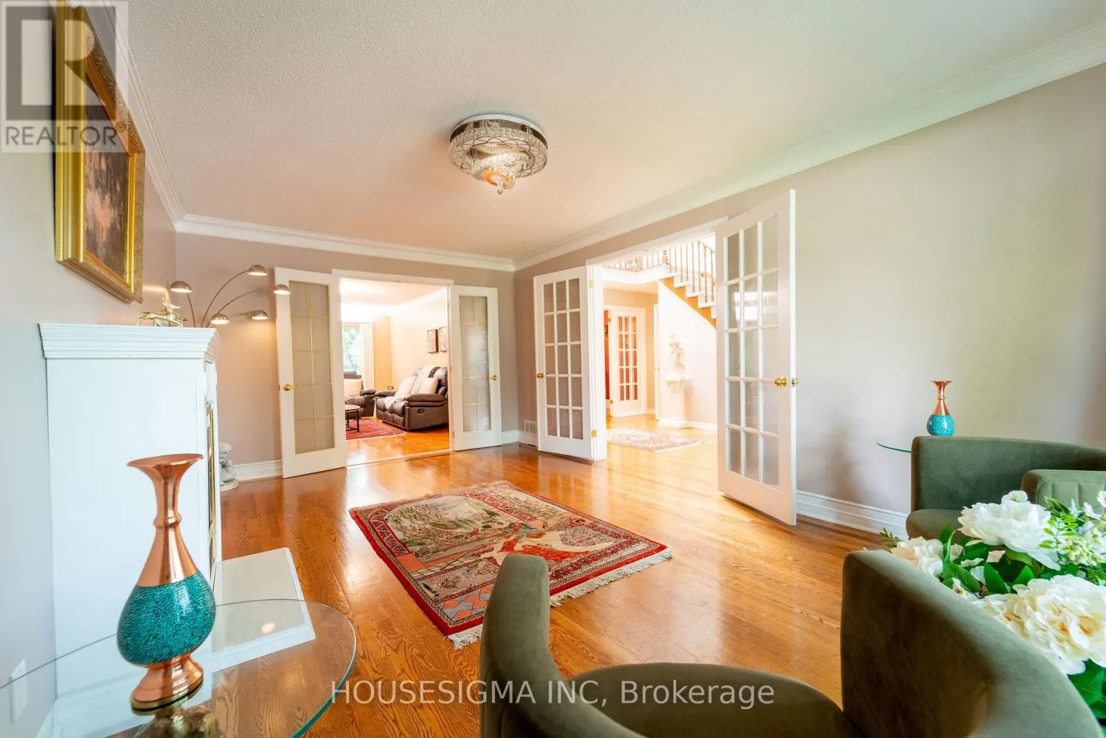 566 FALWYN CRESCENT