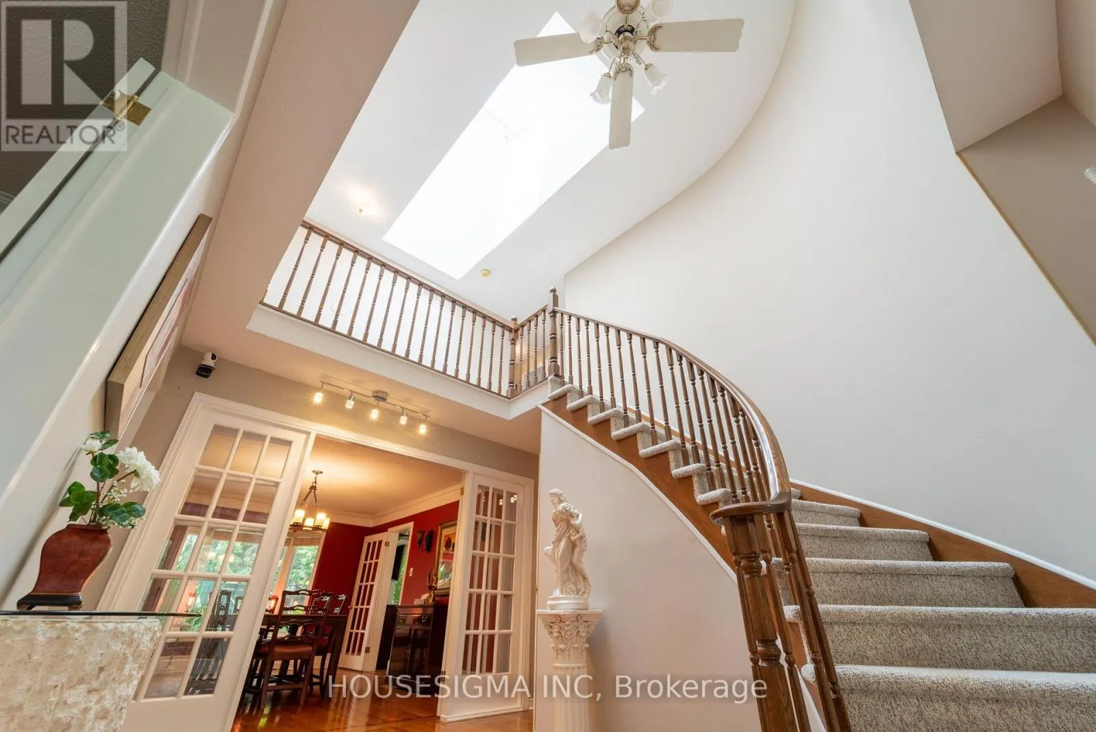 566 FALWYN CRESCENT