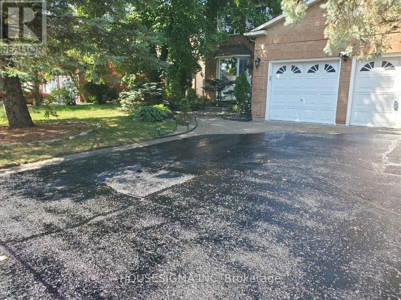 566 FALWYN CRESCENT