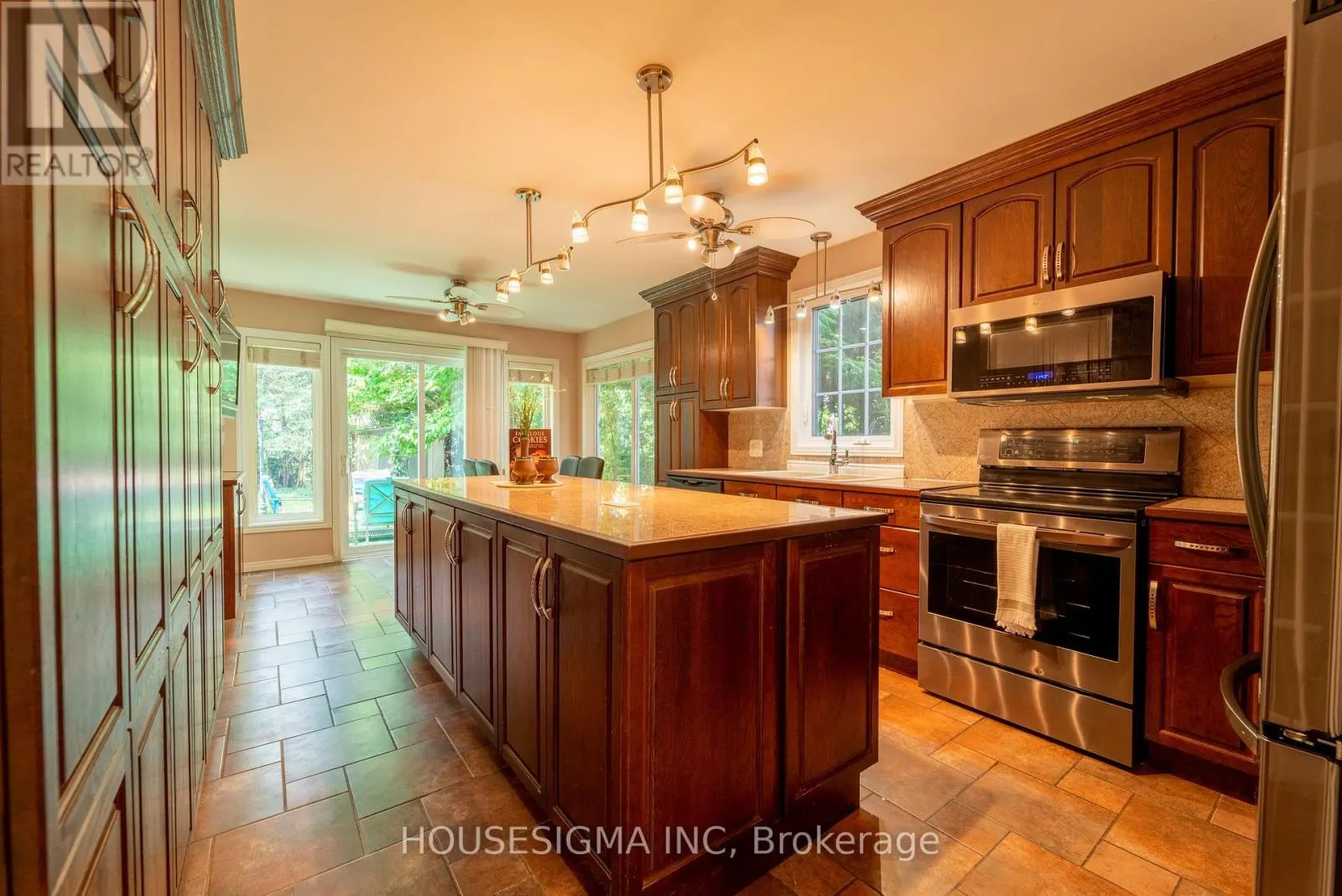 566 FALWYN CRESCENT