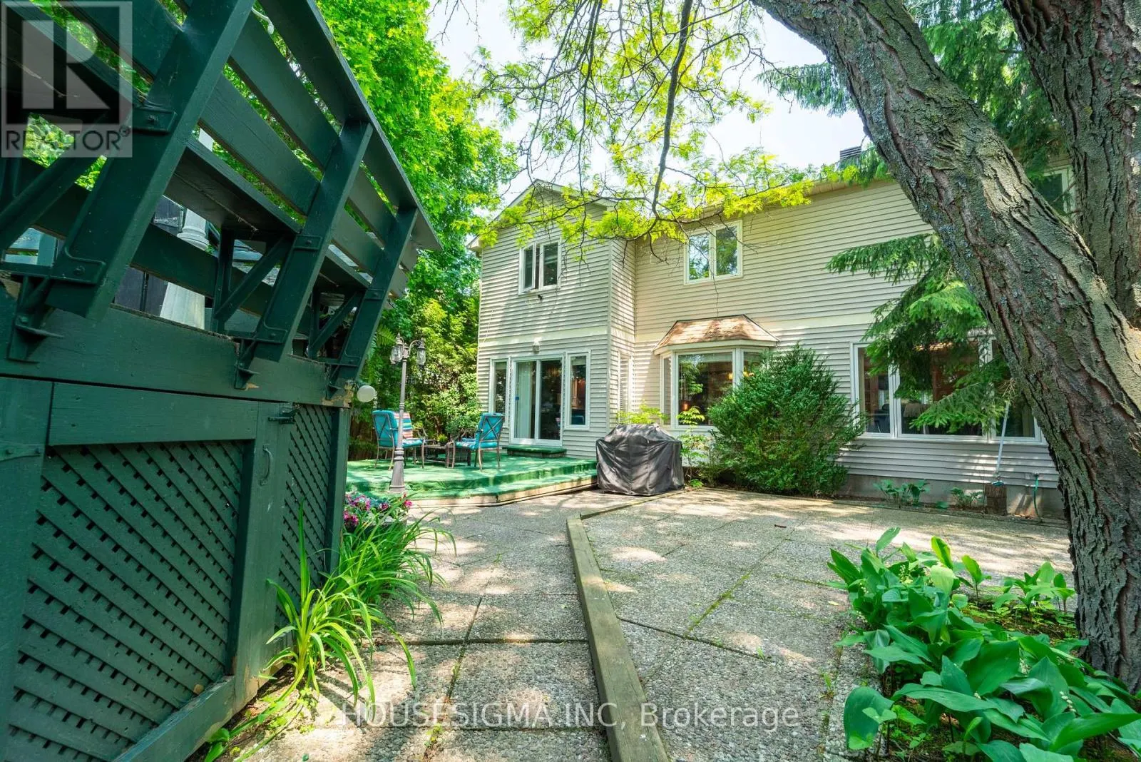 566 FALWYN CRESCENT