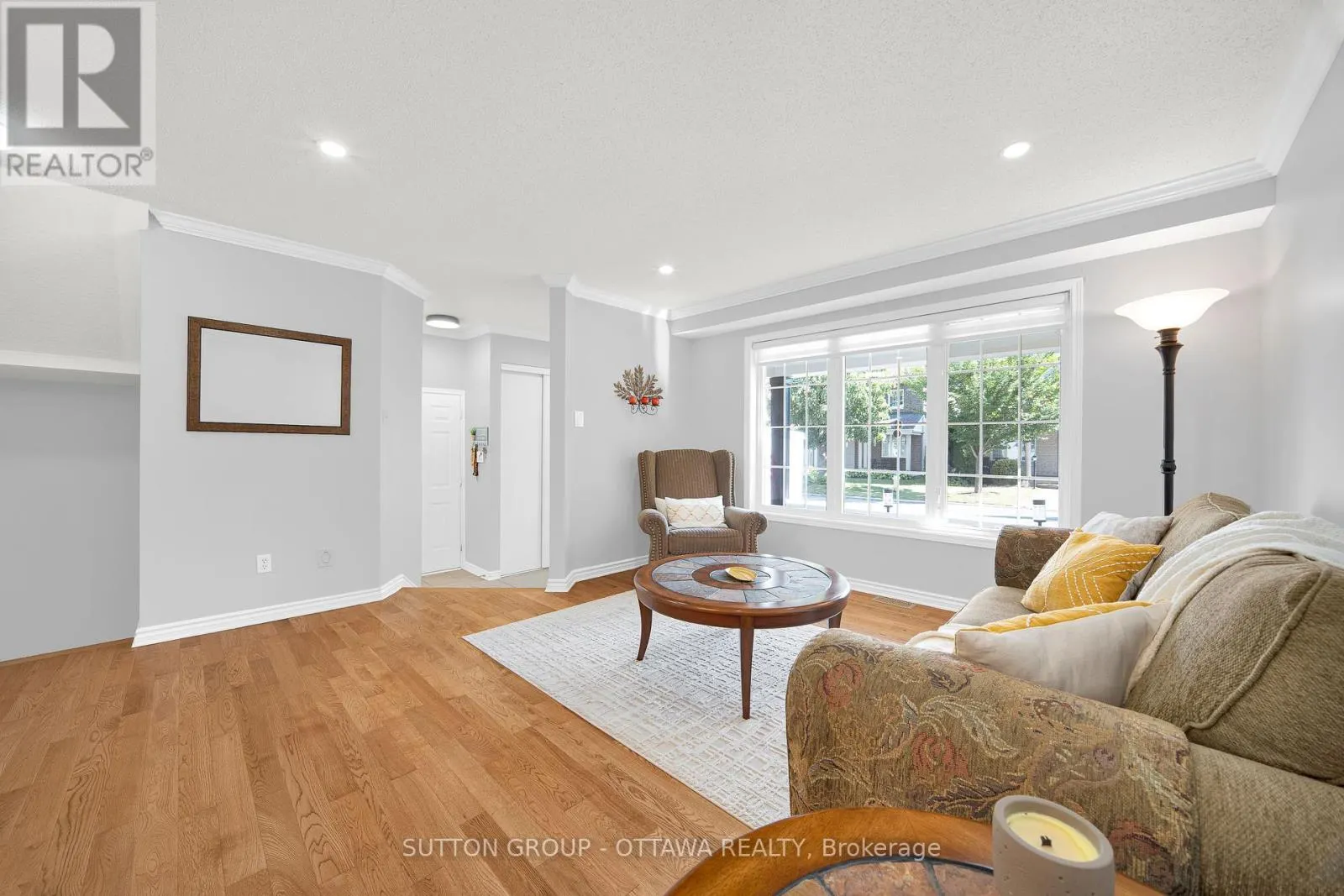 11 BAYPOINTE CRESCENT