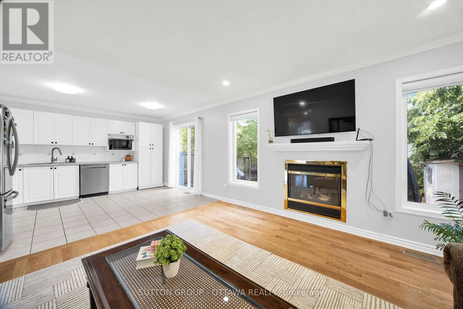 11 BAYPOINTE CRESCENT