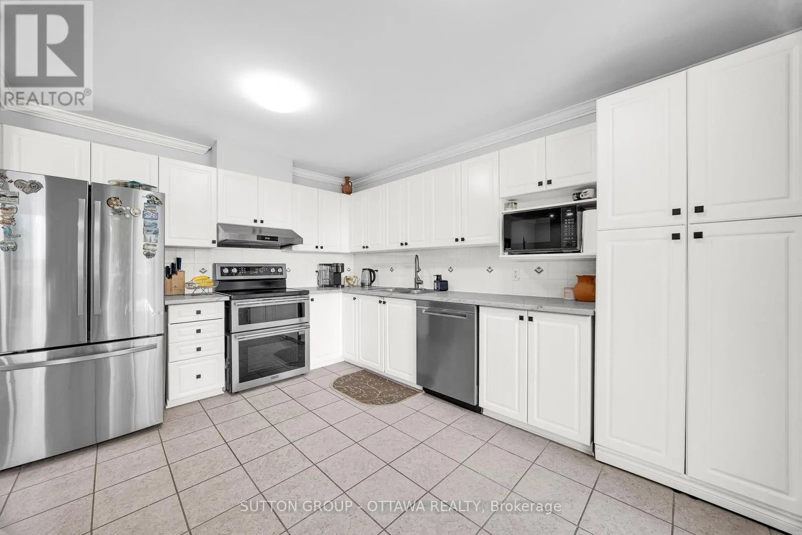 11 BAYPOINTE CRESCENT