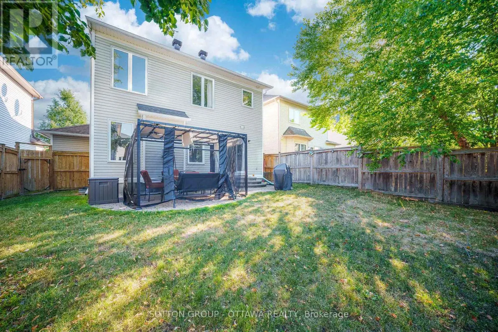 11 BAYPOINTE CRESCENT
