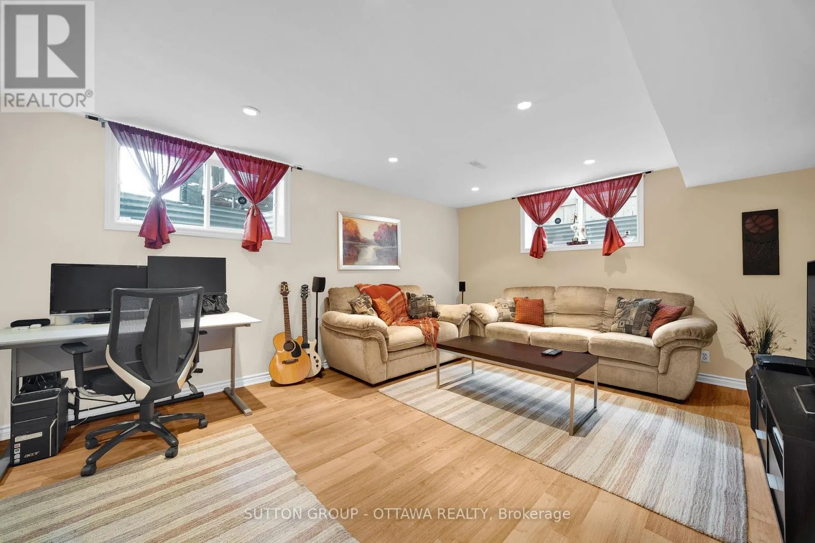 11 BAYPOINTE CRESCENT