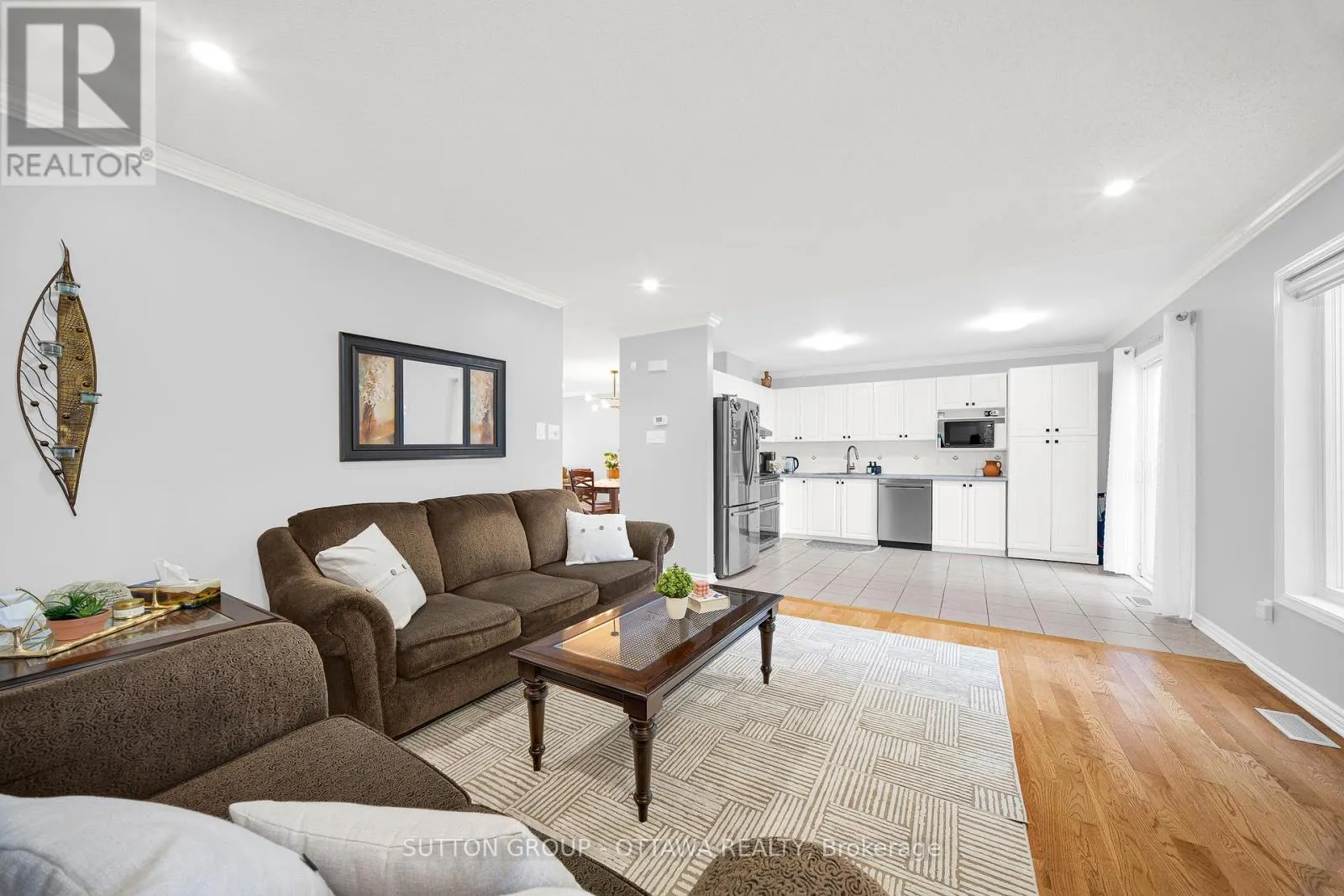 11 BAYPOINTE CRESCENT