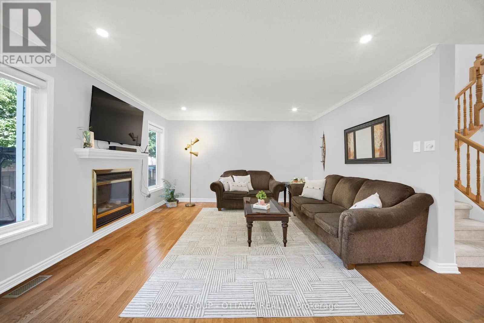 11 BAYPOINTE CRESCENT