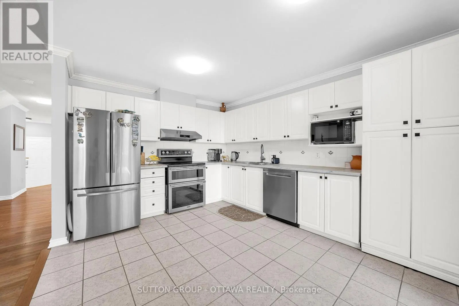 11 BAYPOINTE CRESCENT