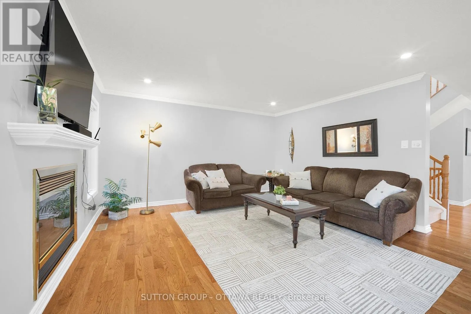 11 BAYPOINTE CRESCENT