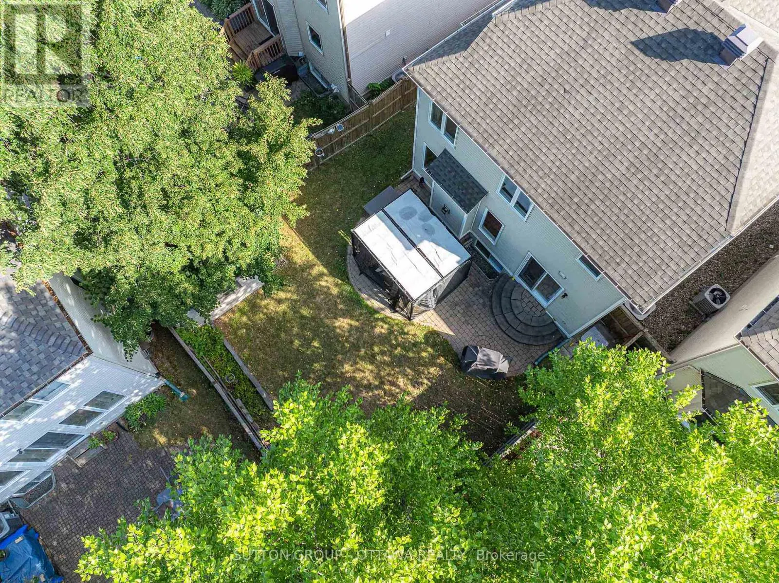 11 BAYPOINTE CRESCENT