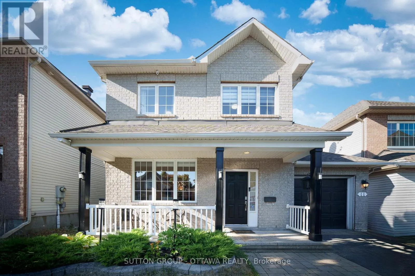 11 BAYPOINTE CRESCENT
