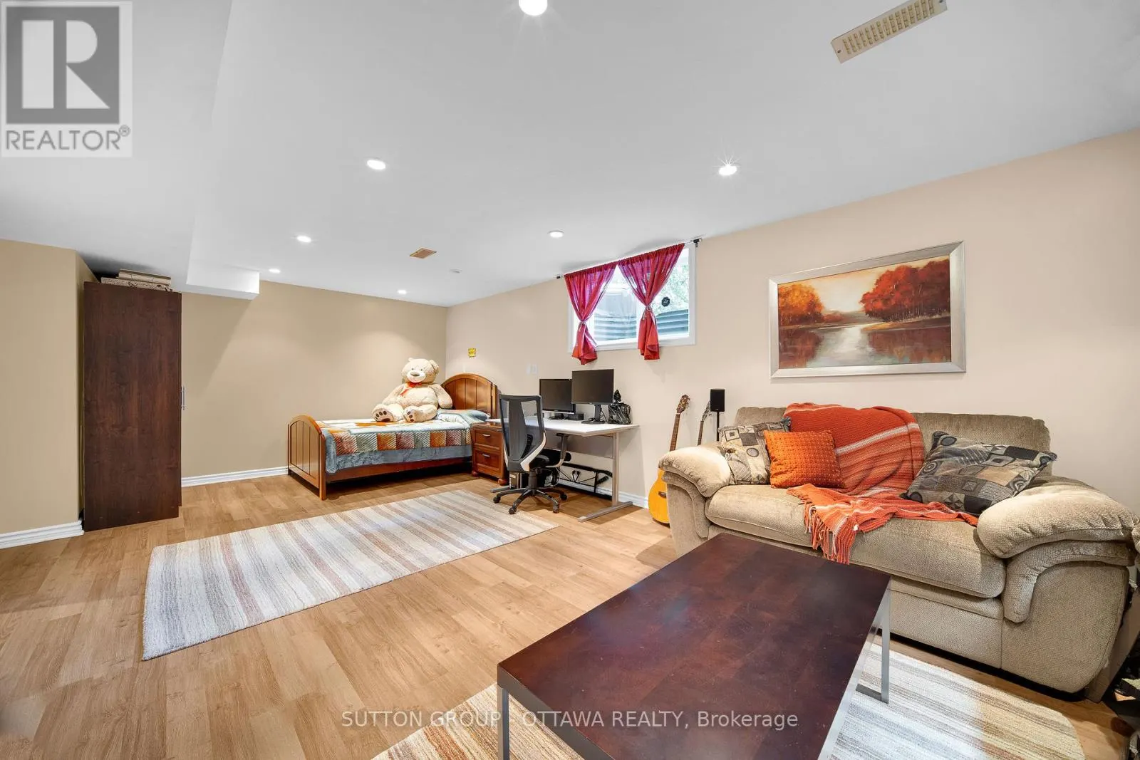 11 BAYPOINTE CRESCENT