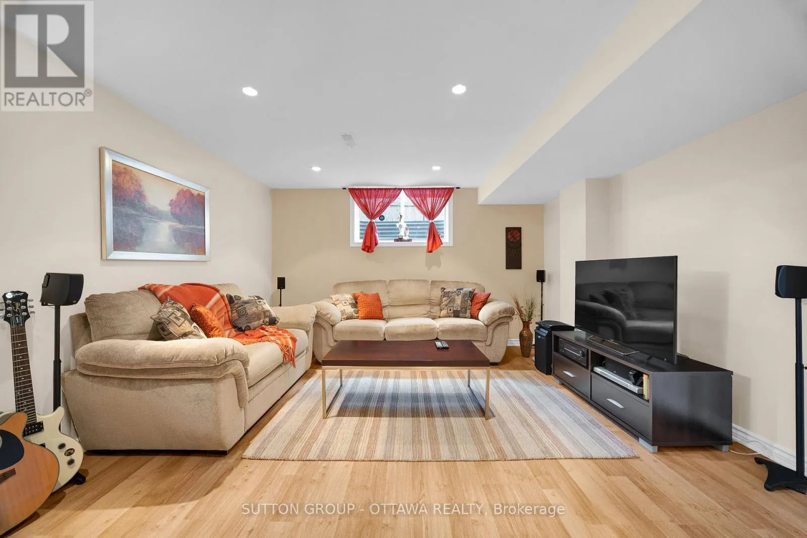11 BAYPOINTE CRESCENT