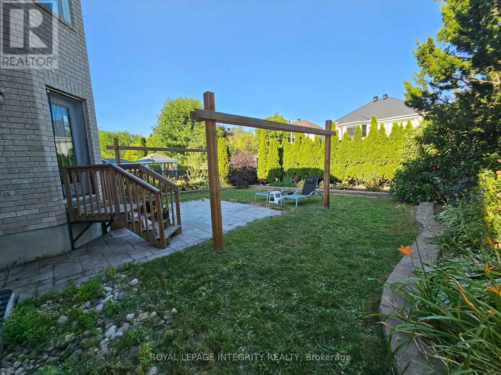 5 BRACEWOOD WAY