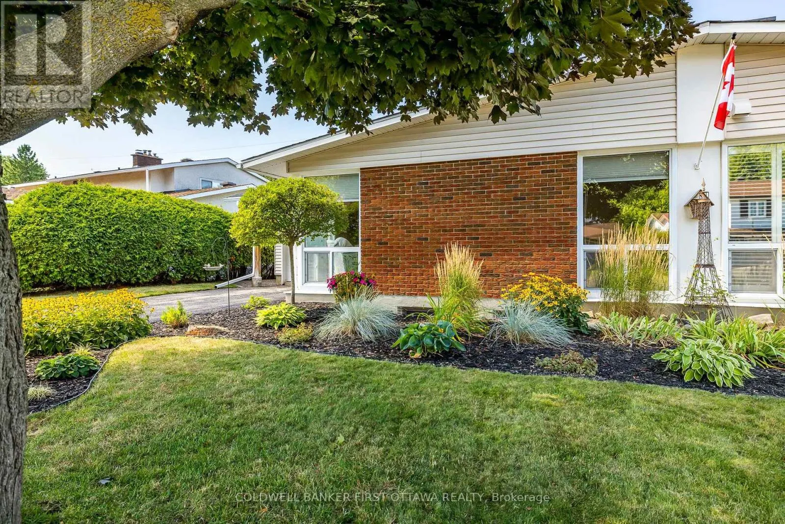 48 DOWNSVIEW CRESCENT