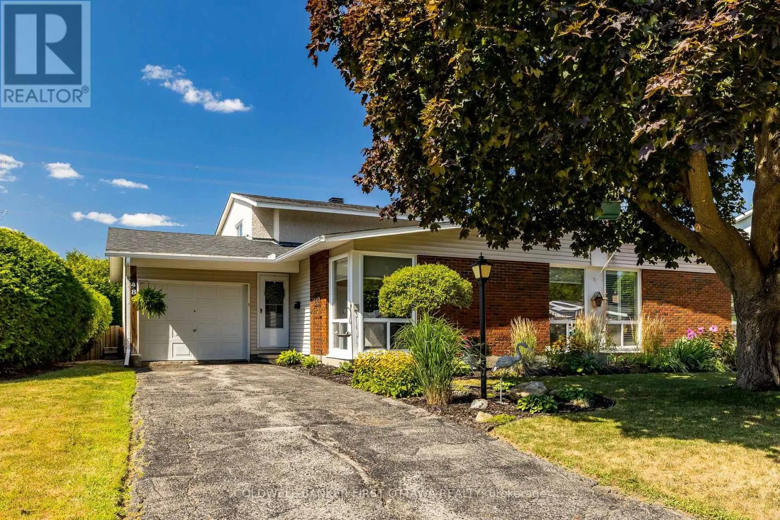 48 DOWNSVIEW CRESCENT