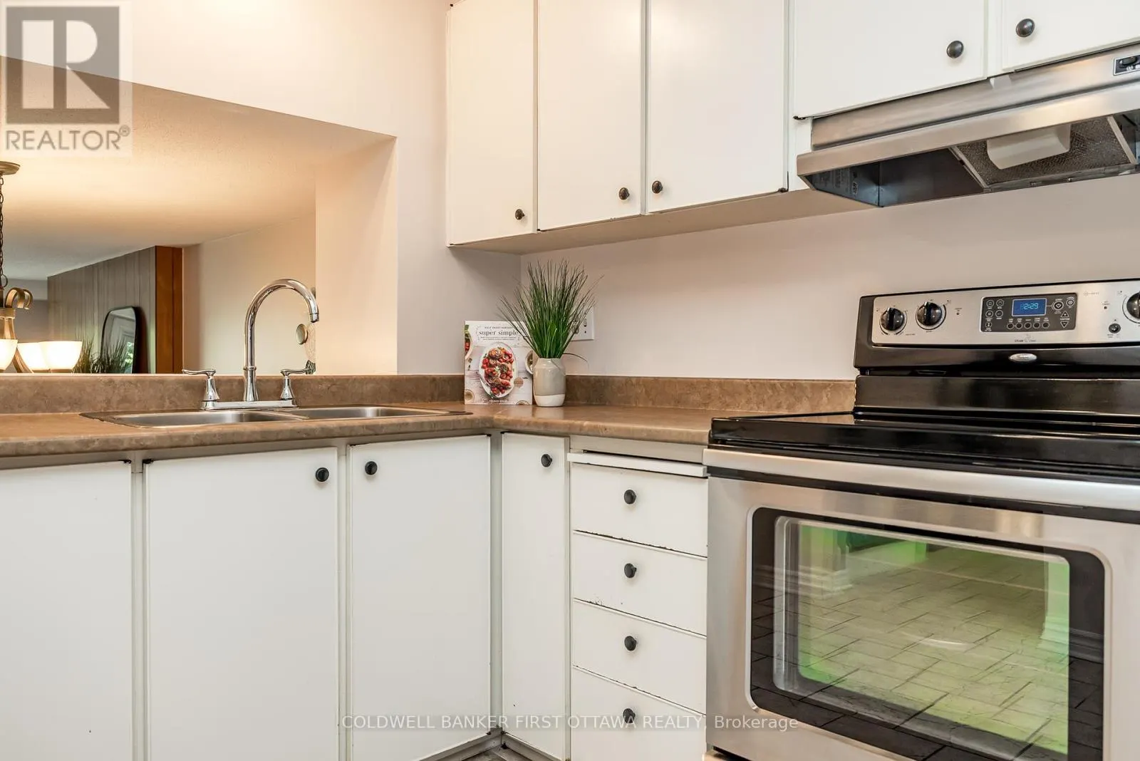 48 DOWNSVIEW CRESCENT