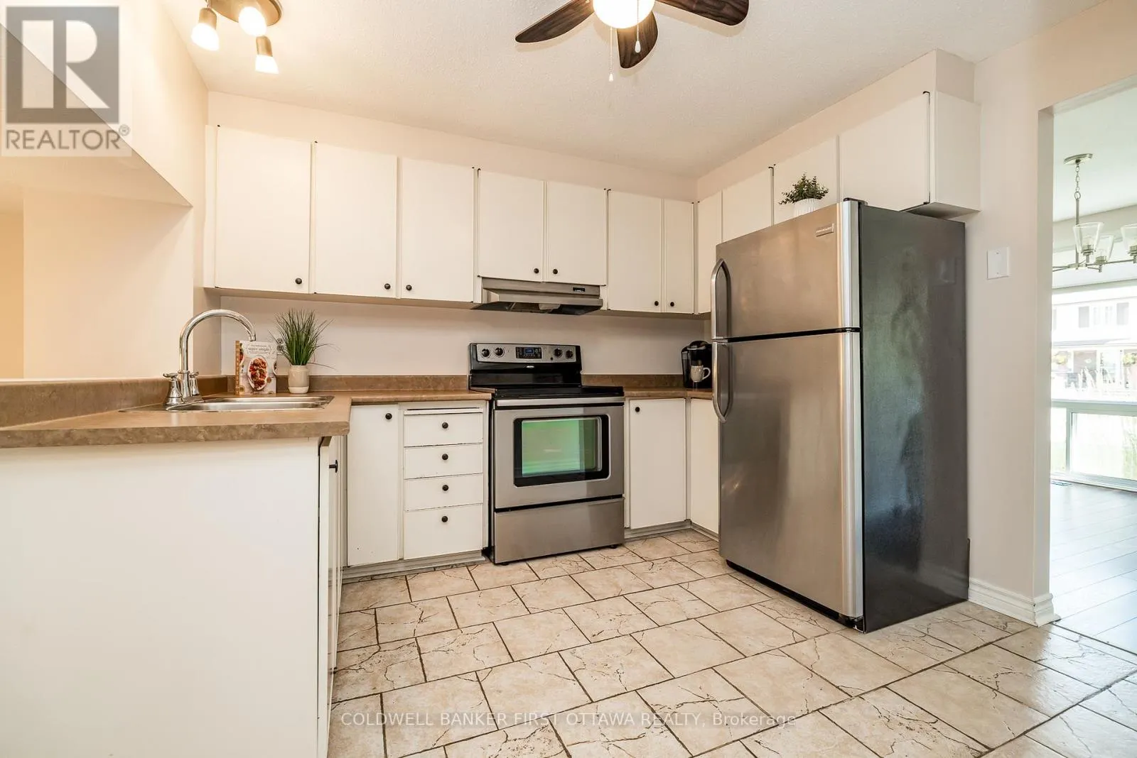 48 DOWNSVIEW CRESCENT