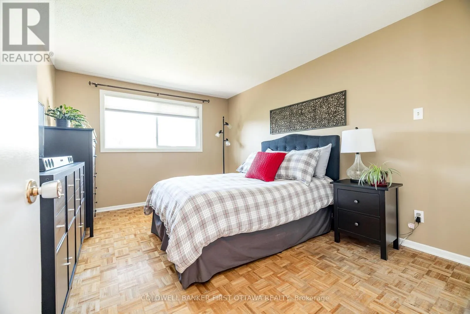 48 DOWNSVIEW CRESCENT