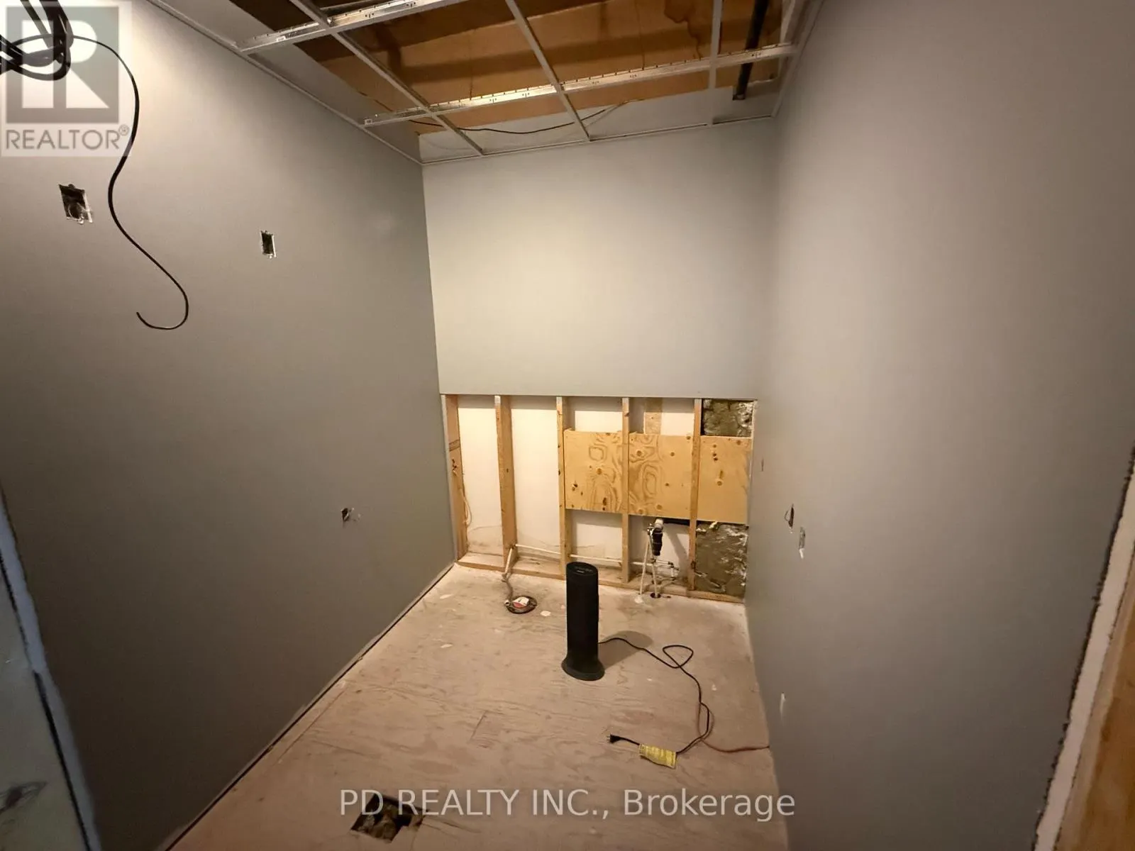 1 - 34-36 KING STREET E, #1