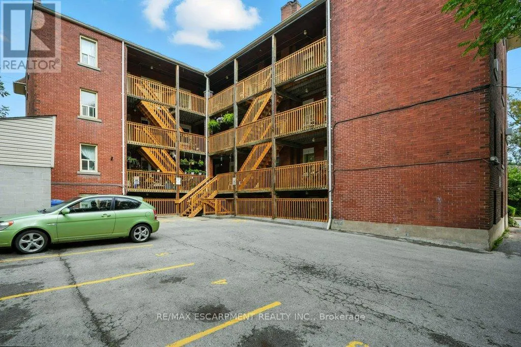 18 - 6 VINELAND AVENUE