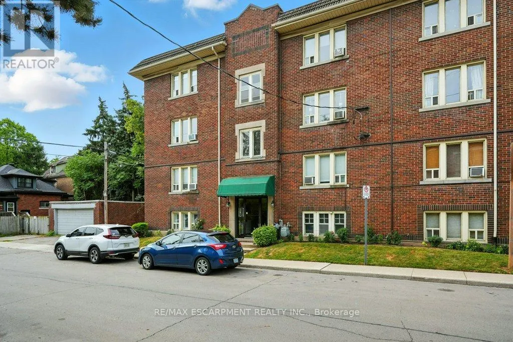 18 - 6 VINELAND AVENUE