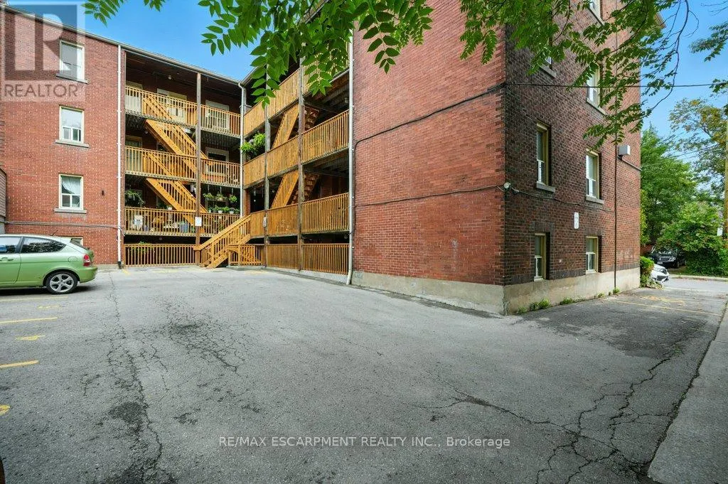 18 - 6 VINELAND AVENUE