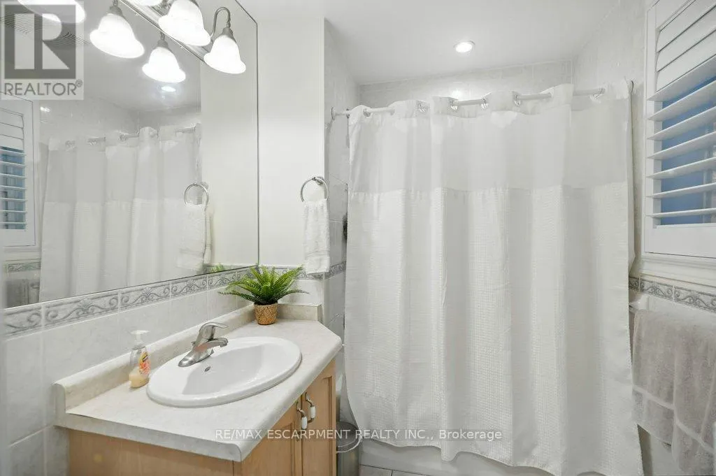 18 - 6 VINELAND AVENUE