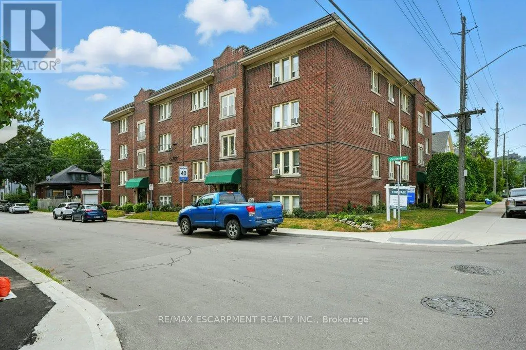 18 - 6 VINELAND AVENUE