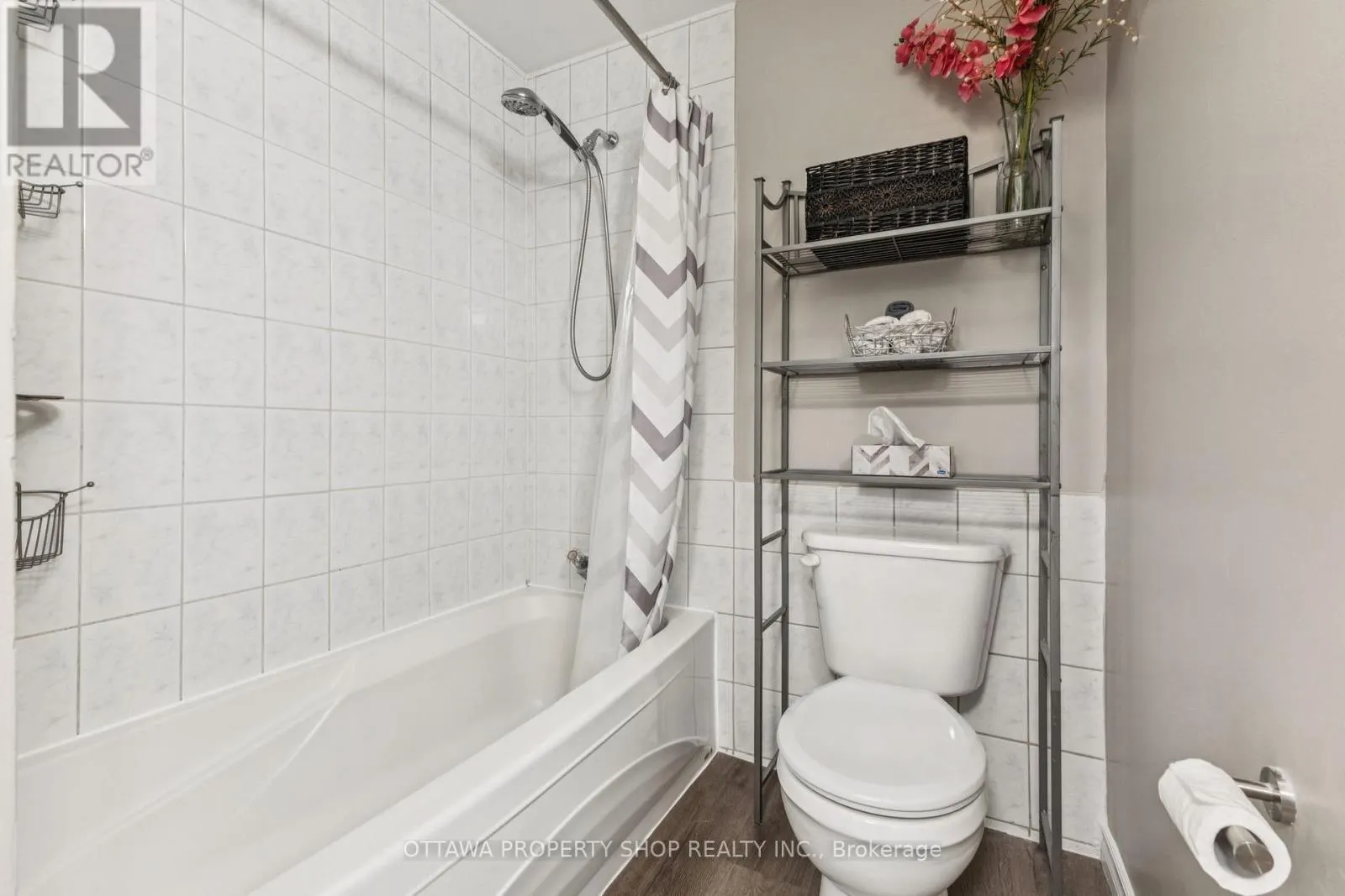 42A WOODVALE GREEN