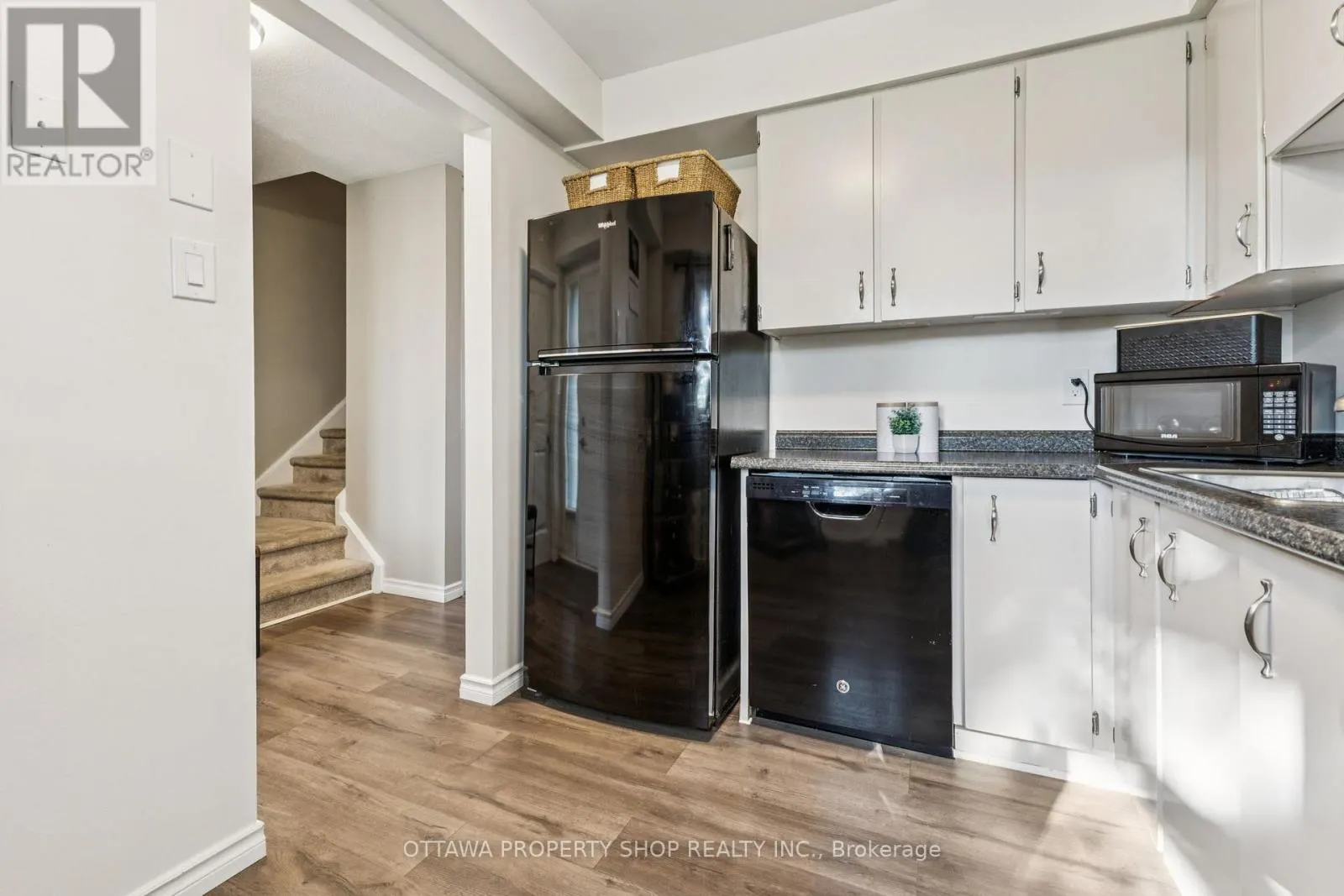 42A WOODVALE GREEN