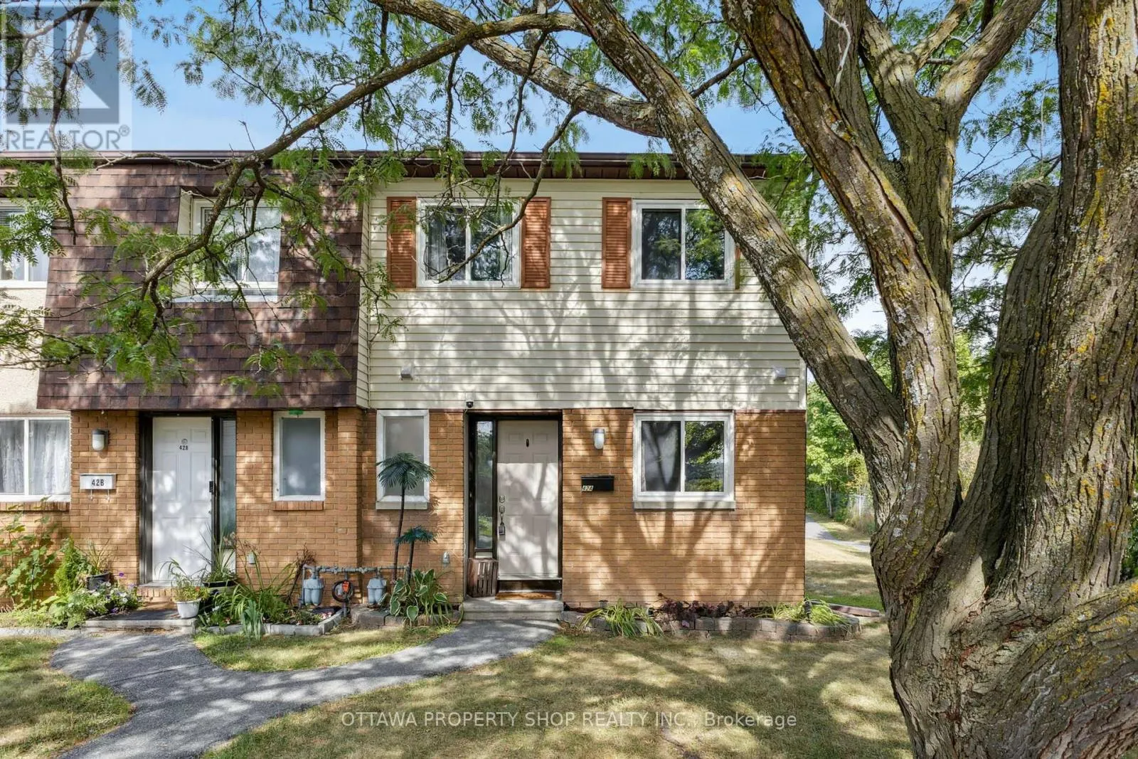42A WOODVALE GREEN