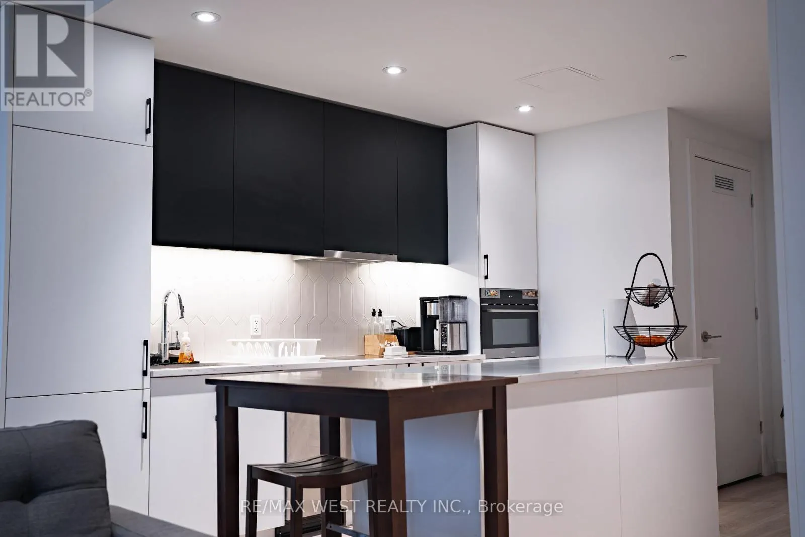 812 - 741 KING STREET W