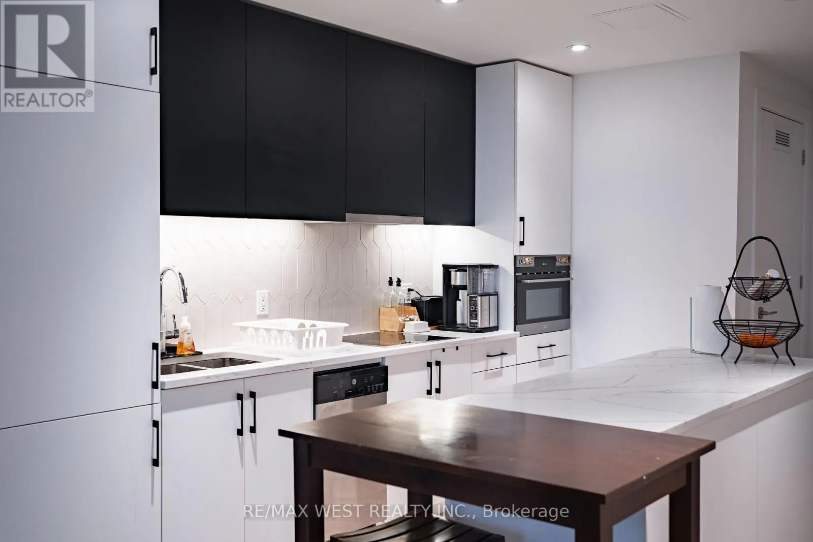 812 - 741 KING STREET W