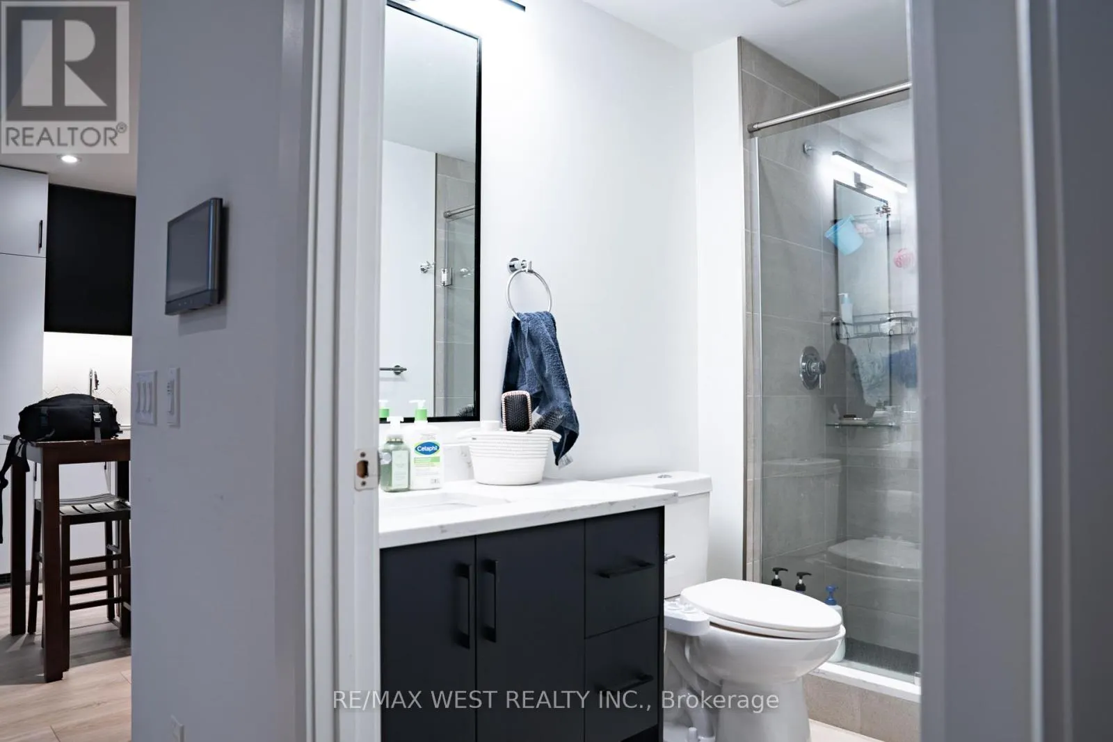 812 - 741 KING STREET W