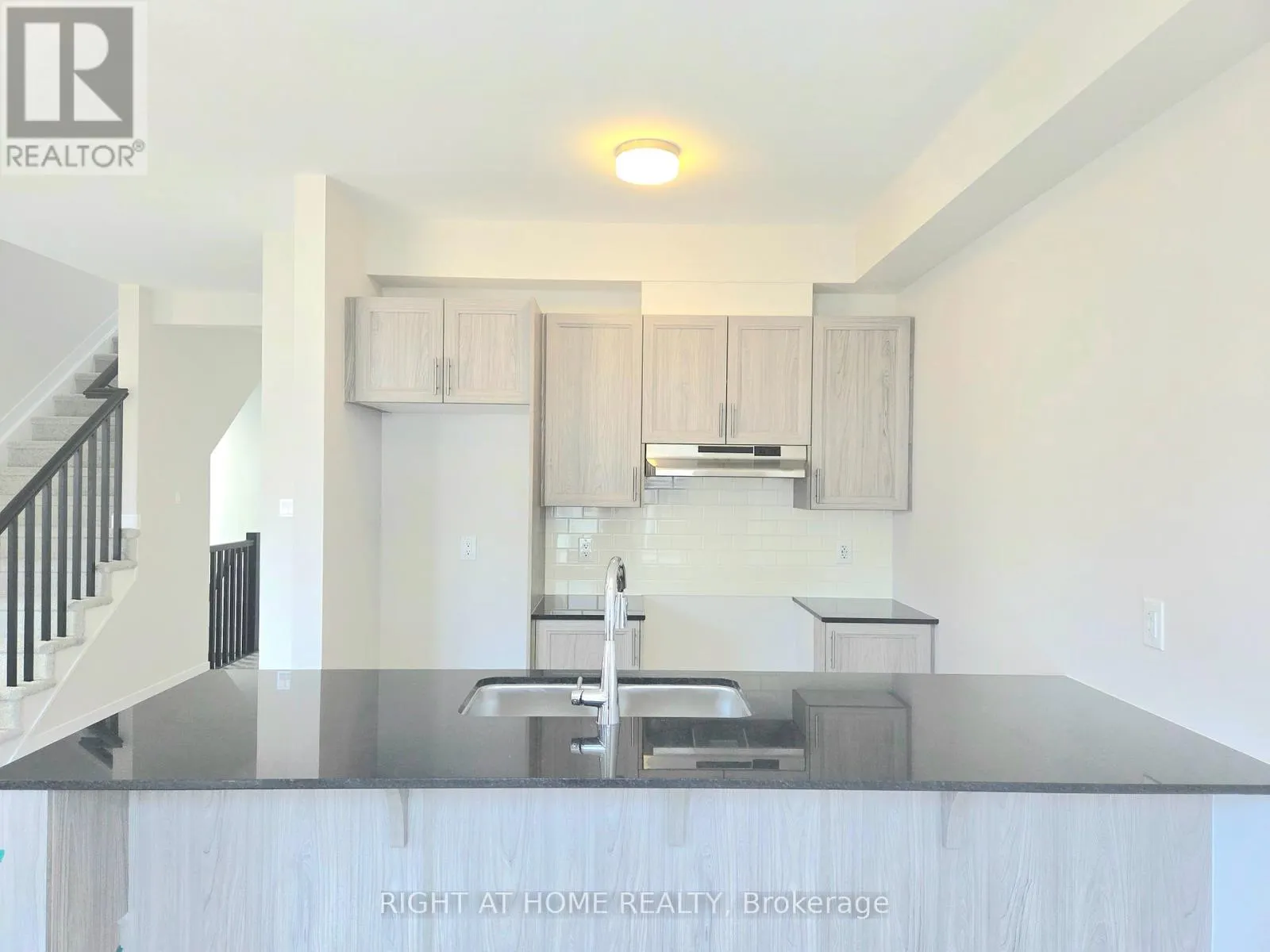 862 ANDESITE TERRACE